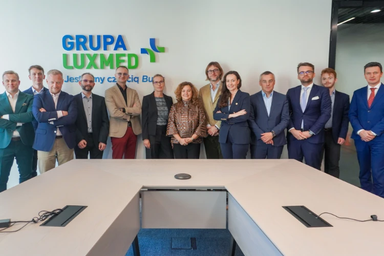 Zdjęcie grupowe przedstawicieli Grupy LUX MED i Mental Path