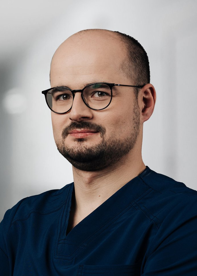 Zdjęcie lekarza Mateusza Janika