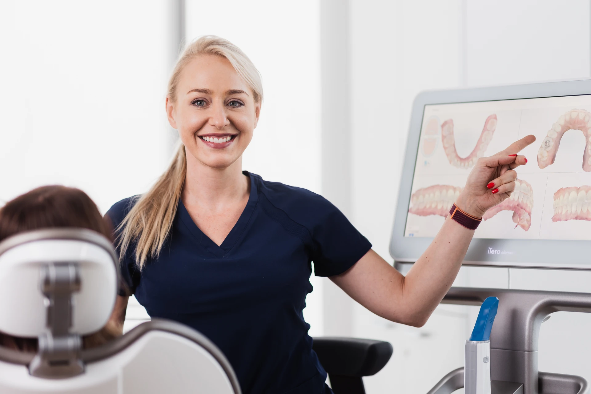 6187 Monika Machoy ortodonta invisalign.jpg