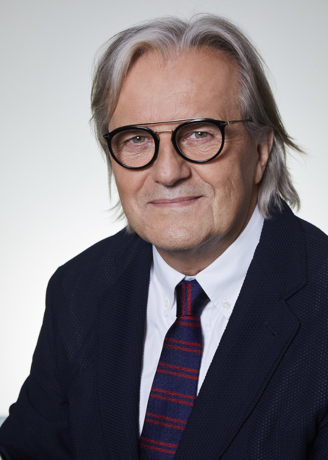 Zdjęcie doktora nauk medycznych Marka Filipek, urologa ze Szpitala Carolina.