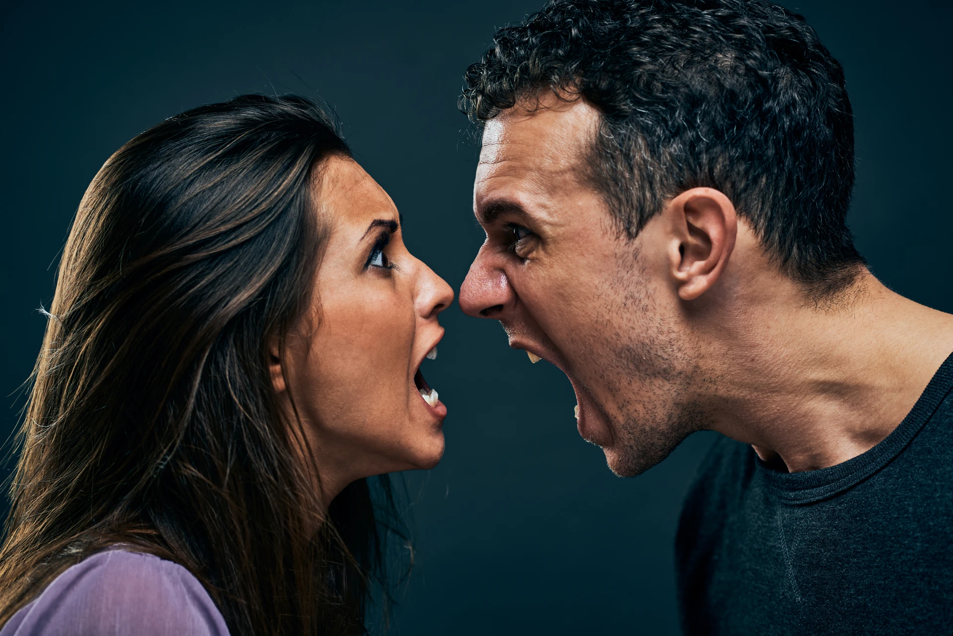 Wrzeszcząca na siebie z wściekłości para