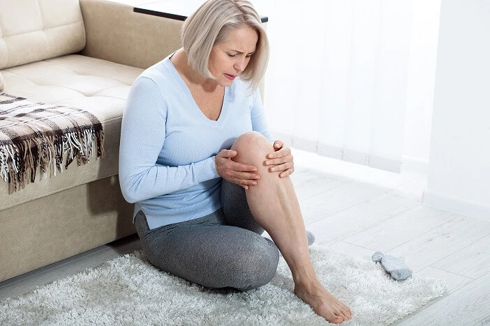 Czym może być spowodowane drętwienie nóg i jakie są opcje leczenia?