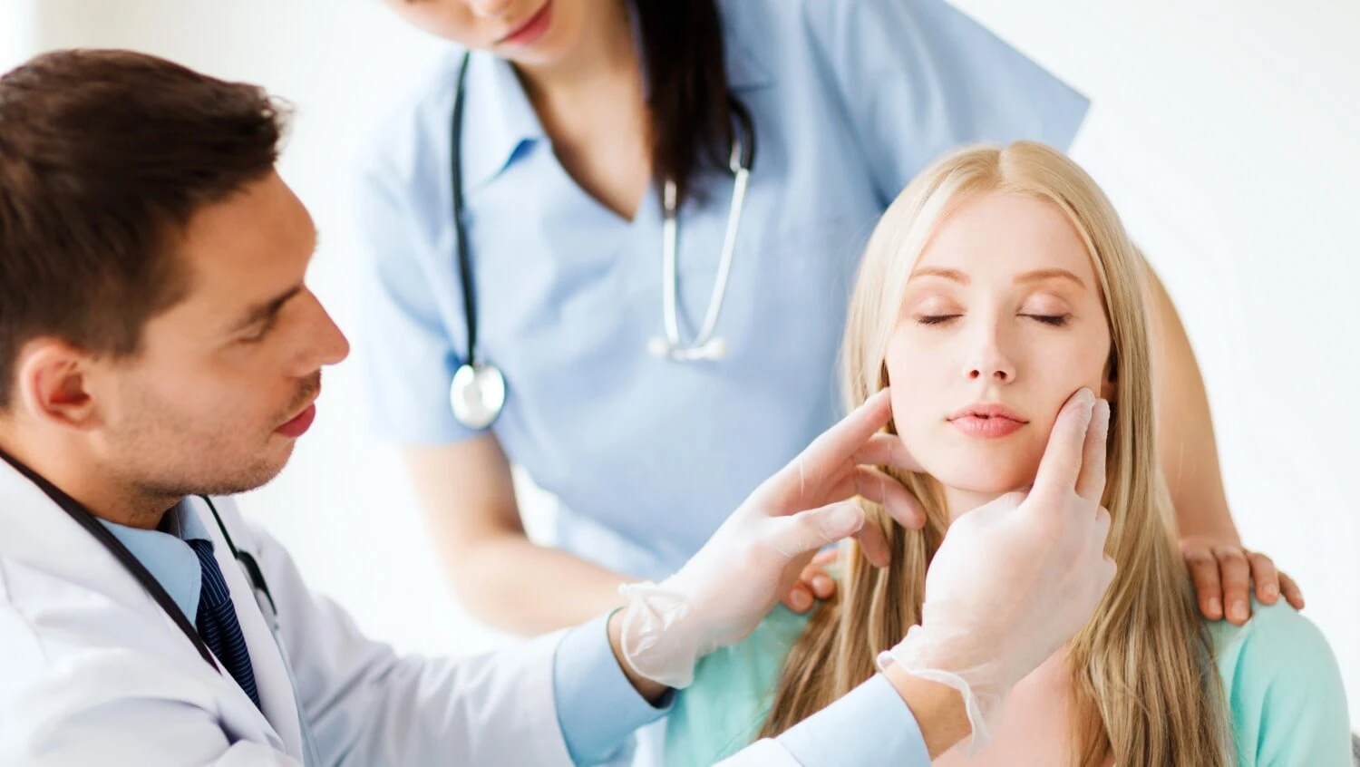 Korekta uszu – na czym polega? Efekty. Ile kosztuje?