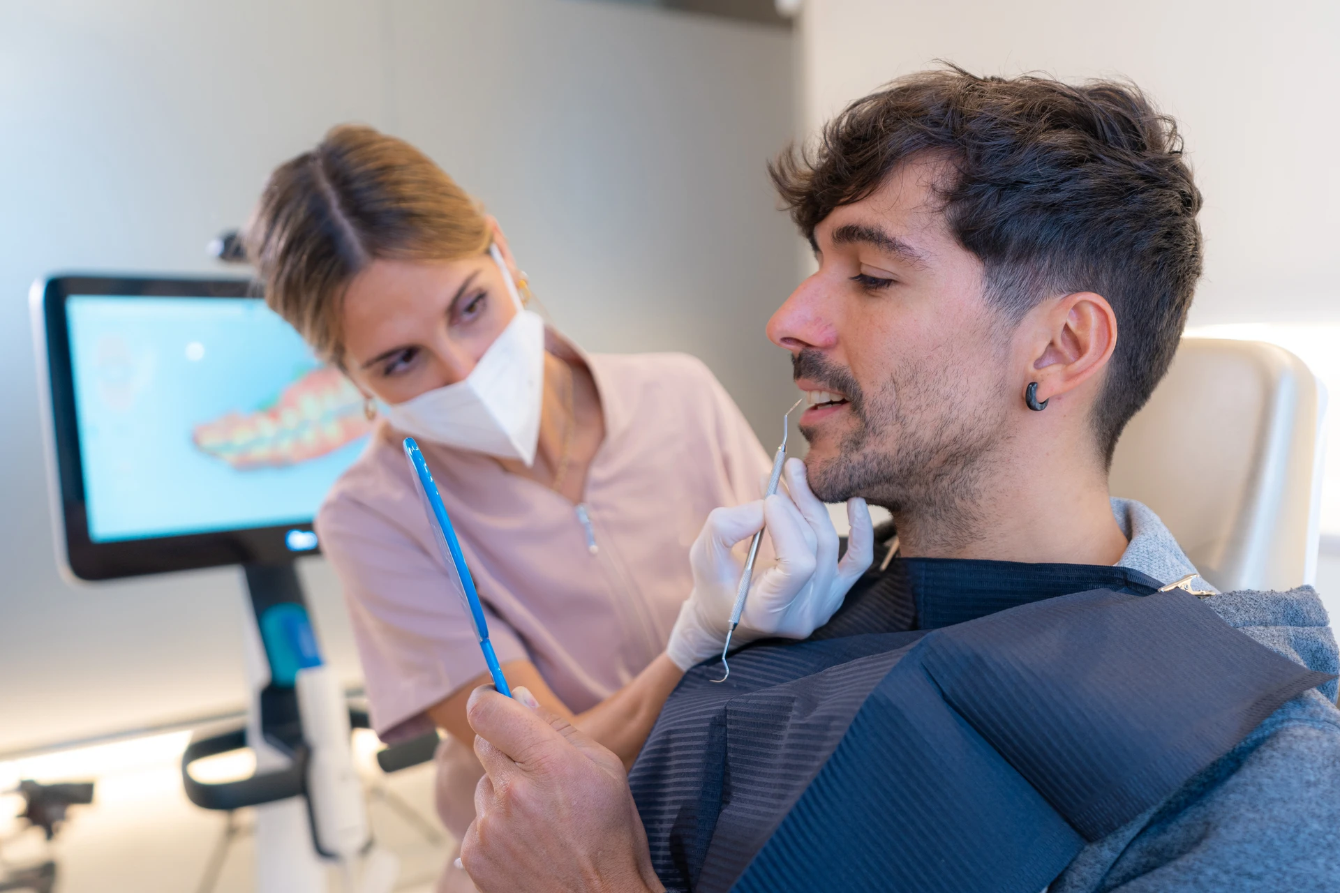 Przygotowanie do założenia korony na zęby