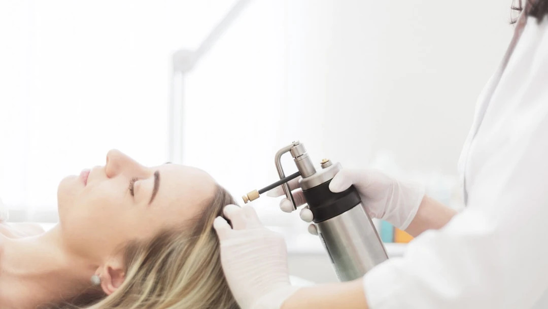 Krioterapia – co to jest? Poznaj wskazania i efekty zimnolecznictwa