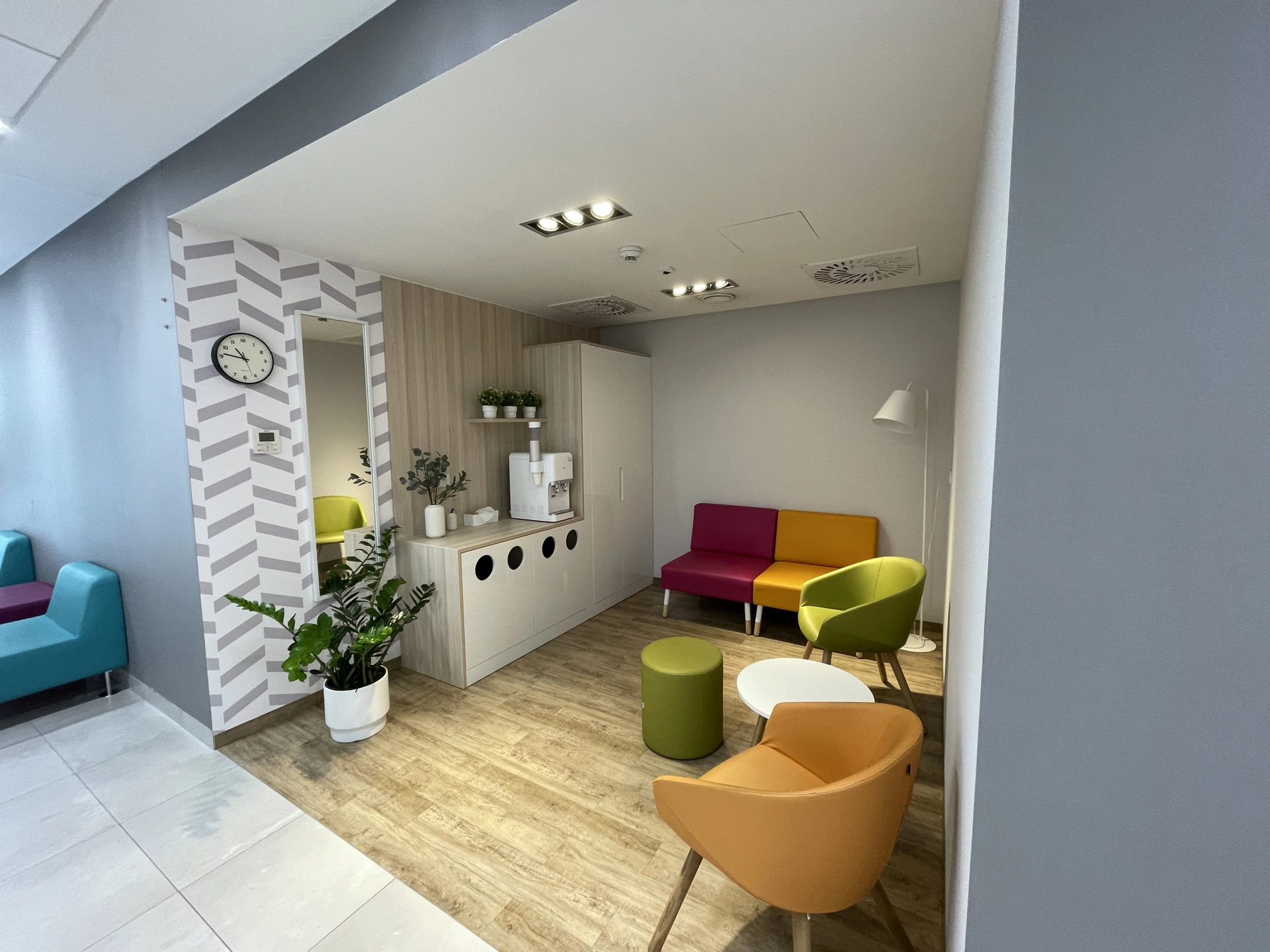 LUX MED medycyna estetyczna Al. Pokoju 5, Kraków (3)-min.JPG