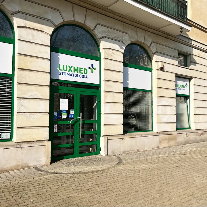 LXS Andersa 15 wejście do budynku.jpg