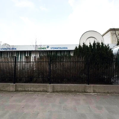 LXS Nowowiejska 37 wejscie do budynku.jpg