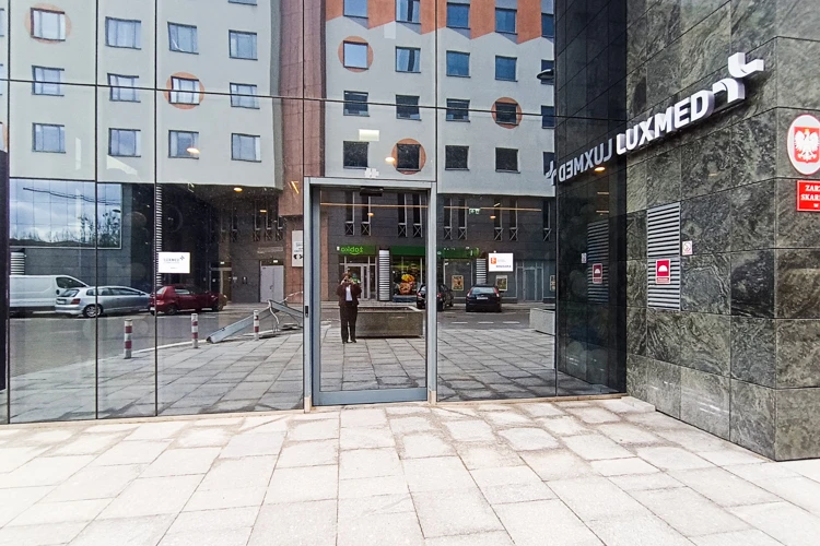 LXS_Chmielna_85_Warszawa_wejście do budynku.JPG