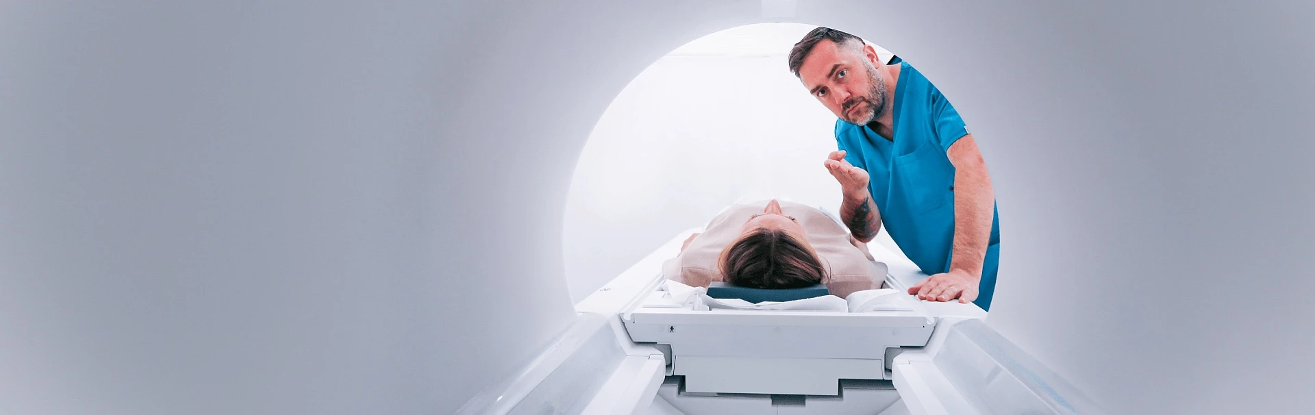 Rezonans magnetyczny i tomografia komputerowa.jpg