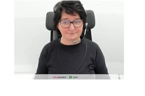 Tłumacz języka migowego i możliwość zakończenia połączenia 