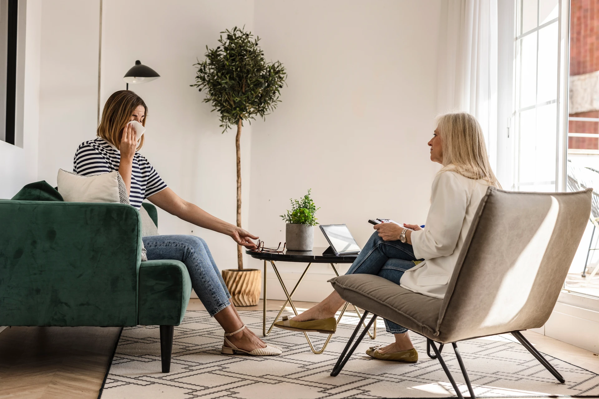 Pacjentka podczas profesjonalnej konsultacji psychologicznej na terapii DDA.