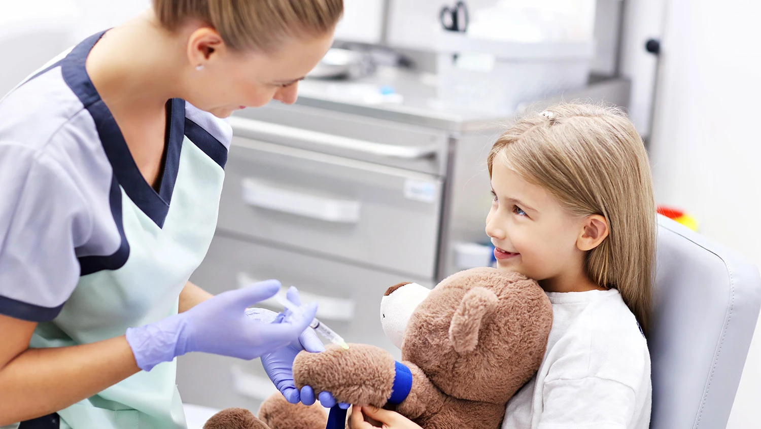 Co to jest kalendarz szczepień? Jakie szczepienia powinno się wykonać u dzieci?