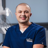 lek. stom. Adam Balczyński - Implantolog,Chirurg szczękowo-twarzowy