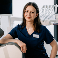 lekarz dentysta Anna Góralczyk - Chirurg stomatolog