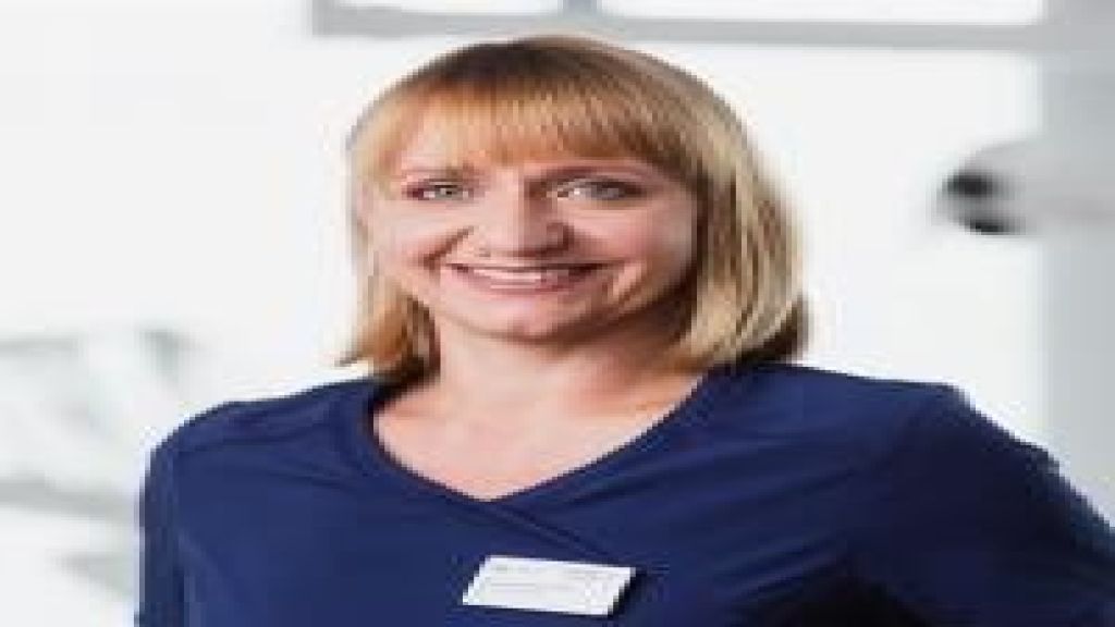 lek. dent. Izabela Dziedzic-Jęsiek - Lekarz stomatolog,W trakcie specjalizacji (Ortodonta),Ortodoncja – nakładki Invisalign