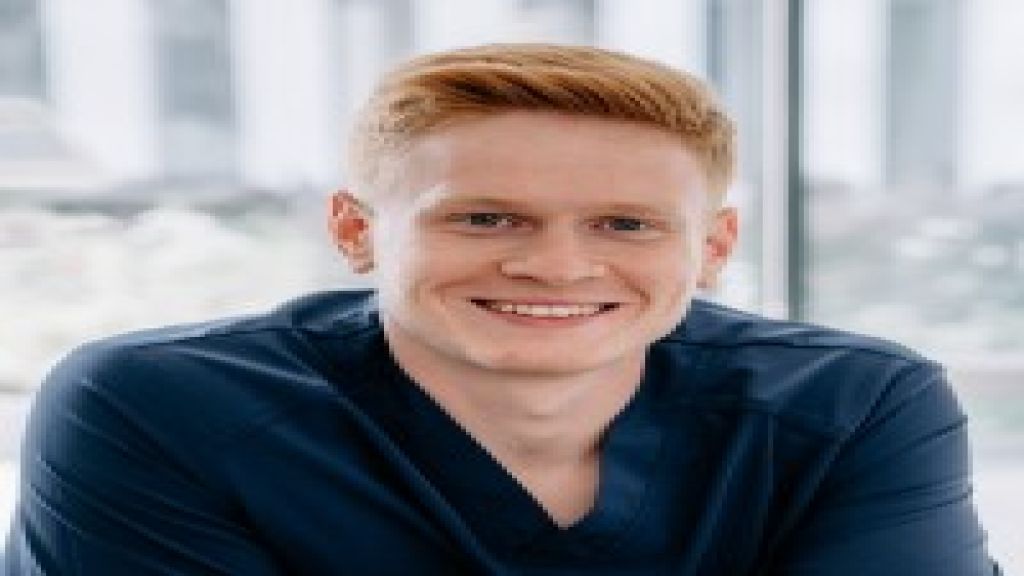 lek. stom. Konrad Kowalewski - Lekarz stomatolog,Chirurg stomatolog,Implantolog