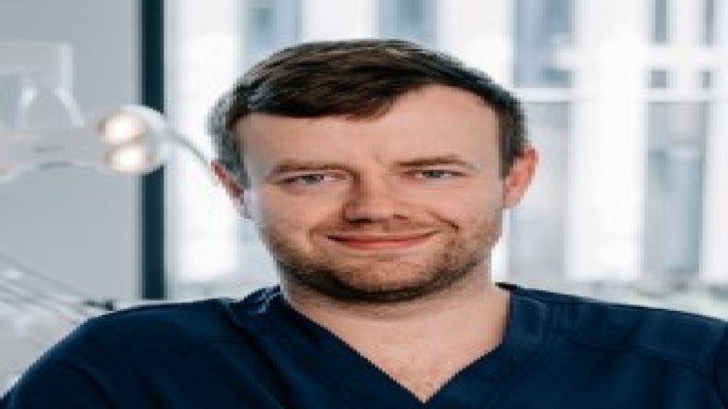 lek. stom. Mariusz Śmietana - Lekarz stomatolog,Chirurg stomatolog,Periodontolog,Implantolog