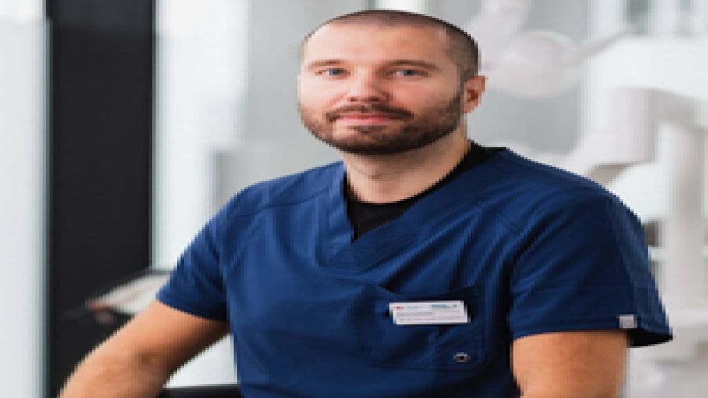 lek. dent. Michał Kwiatkowski - Lekarz stomatolog,Chirurg stomatolog