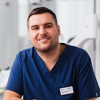lek. dent. Łukasz Tłustochowicz - Chirurg stomatolog,Endodonta,Lekarz stomatolog,Protetyk
