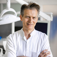 lek. stom. Marcin Dyląg - Lekarz stomatolog,Chirurg stomatolog,Implantolog