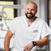 dr n.med. Mateusz Krajecki - Chirurg stomatolog,Implantoprotetyk,Implantolog