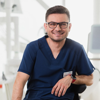 dr n.med. Olaf Gruca - Protetyk,Implantolog