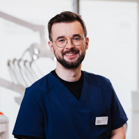 lek. dent. Patryk Syguła - Lekarz stomatolog,Ortodonta,Ortodoncja – nakładki Invisalign