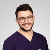 lek. dent. Paweł Krynicki - Chirurg stomatolog,Implantolog