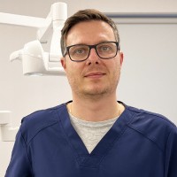 lek. dent. Piotr Sip - Lekarz stomatolog